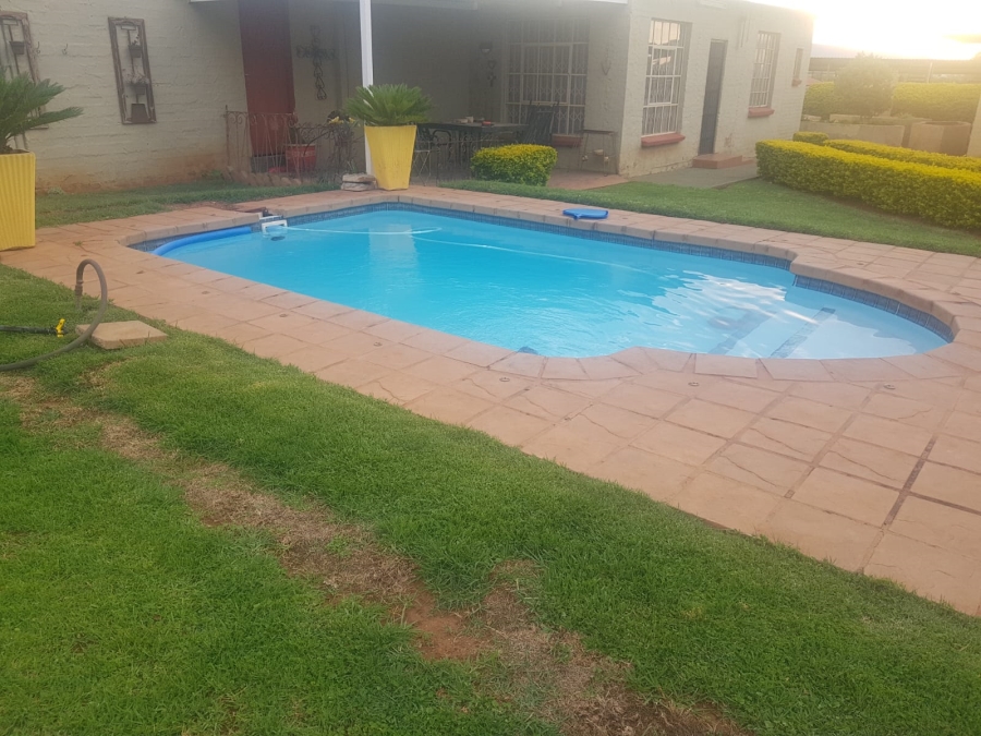 8 Bedroom Property for Sale in Waagfontein North West